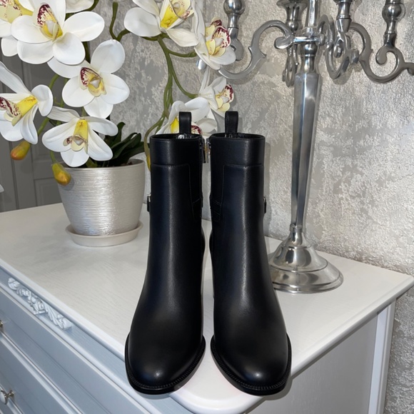 $1,195 NWB Christian Louboutin Lock Booty Boots Size 37 AUTHENTIC❤️ - Picture 3 of 11